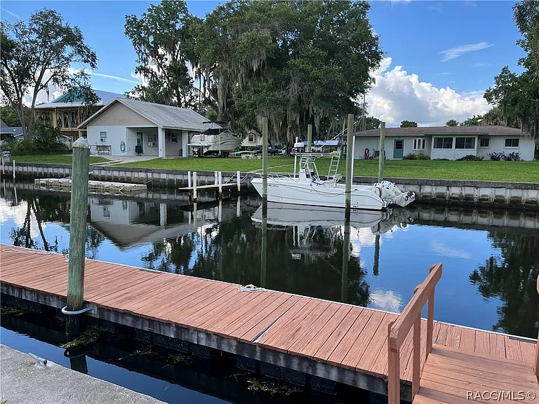 1920 NW 18th St — Photo 24