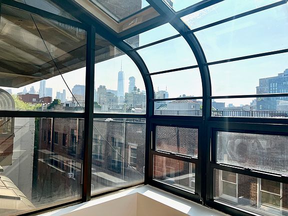 4th image of 259 Elizabeth St #6W