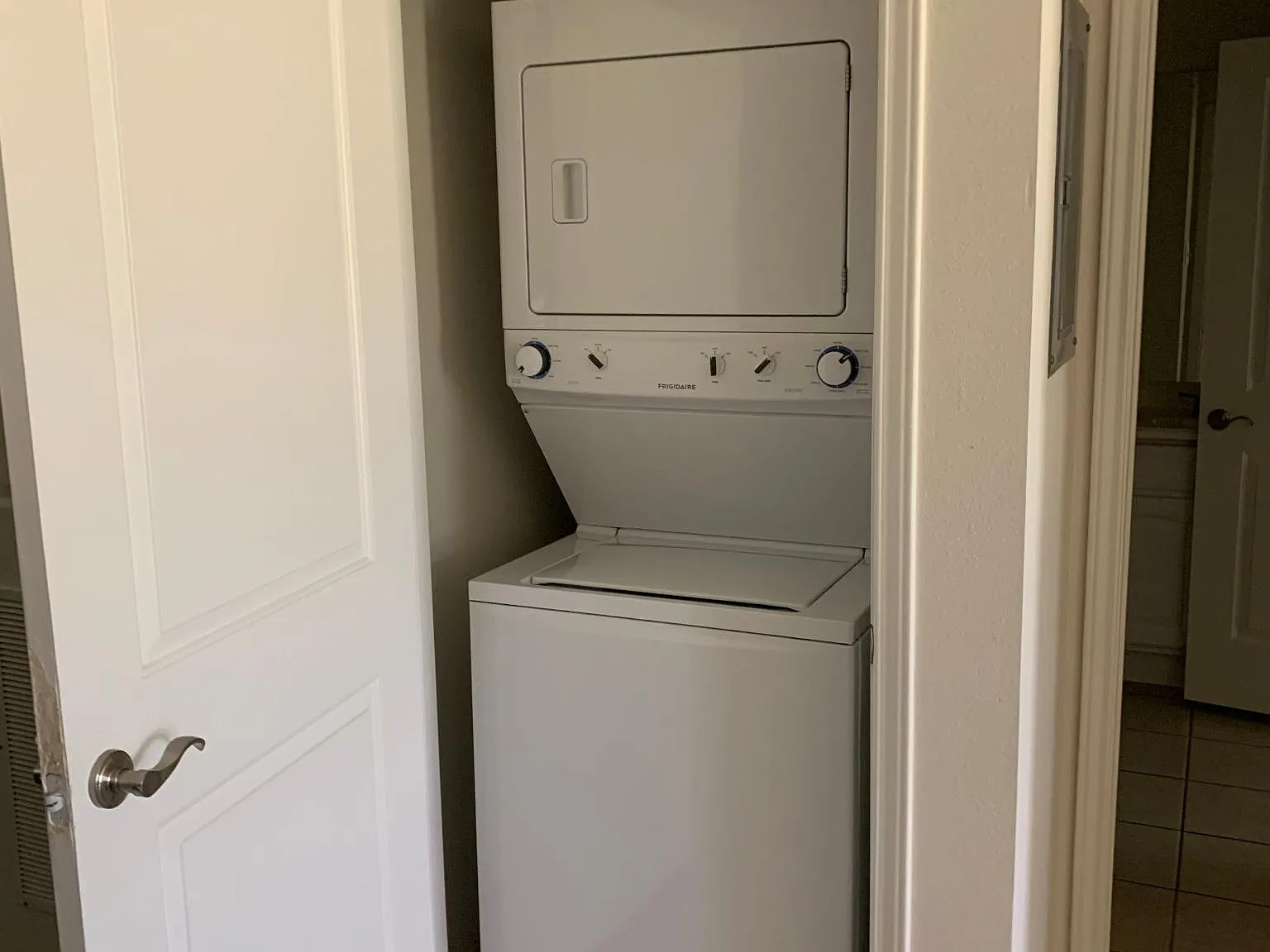 2 bed, 1000 sqft, $975 — Photo 3