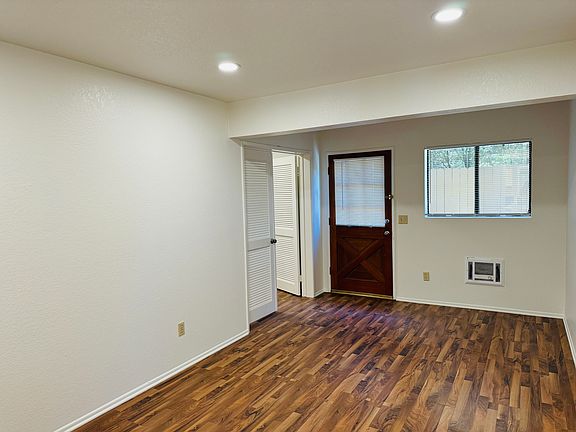 3rd image of 16761 Moody Cir APT E