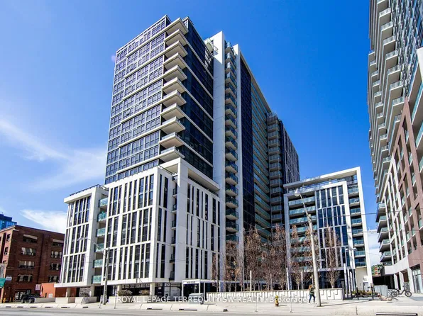 400 Adelaide St E, Toronto, ON