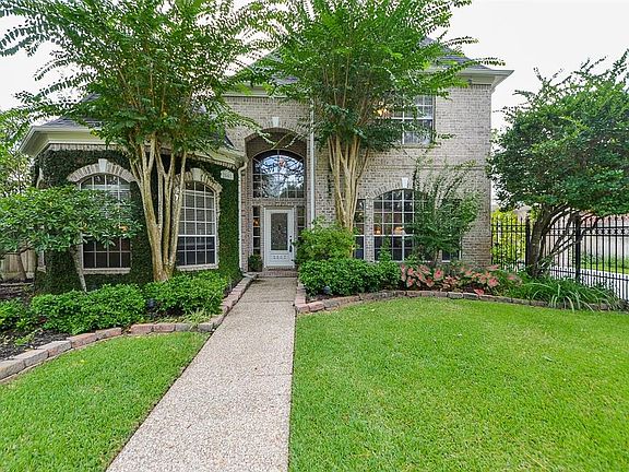 Beautiful curb appeal. Electric gate to your driveway will give plenty of space for children and pets to run around.