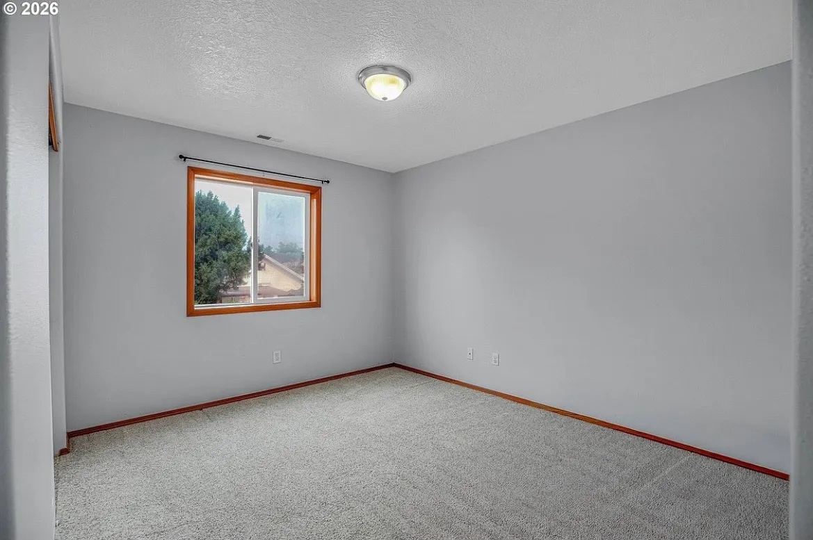 SE 88th Ave, Portland — Photo 3