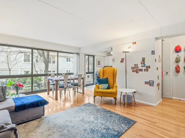 55 Sewall Ave APT 1C, Brookline, MA 02446