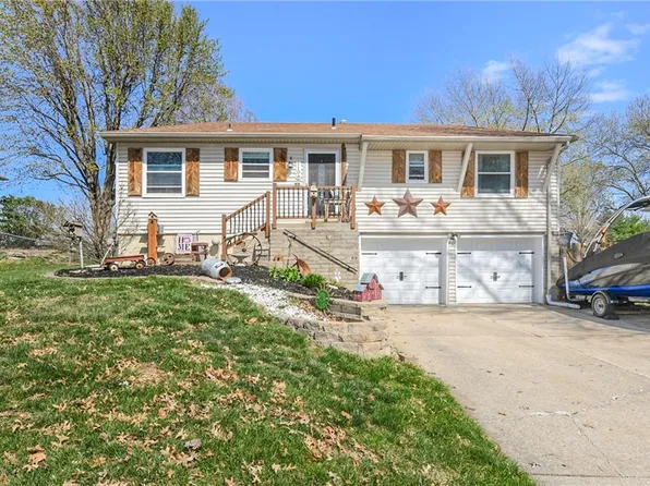 1108 NW Oxford Ln, Blue Springs, MO 64015