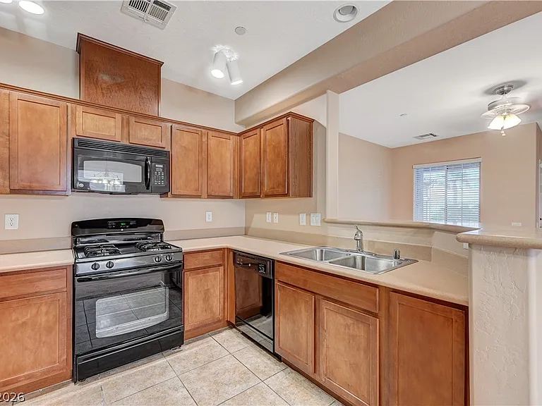 6868 Sky Pointe Dr #2115 — Photo 10