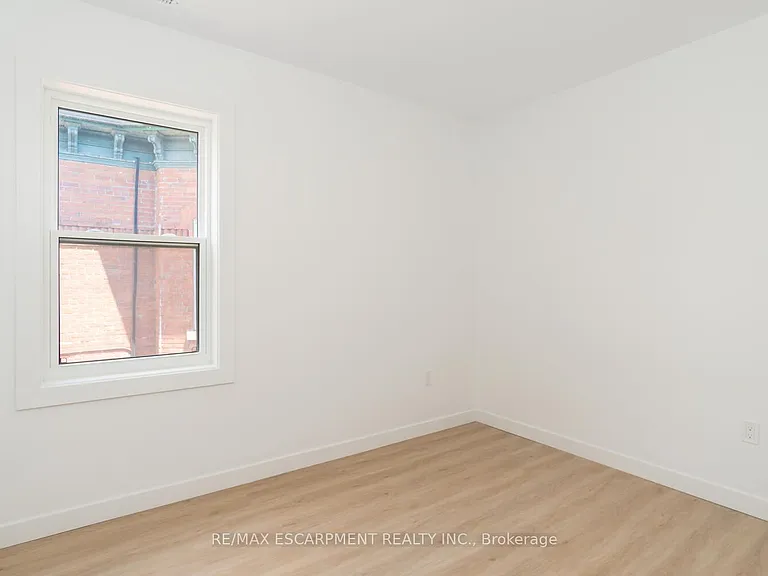 127 Victoria Ave S #6 — Photo 23
