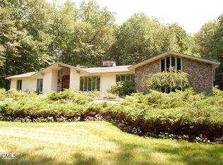 426 Riders Ln, Fairfield, CT 06824