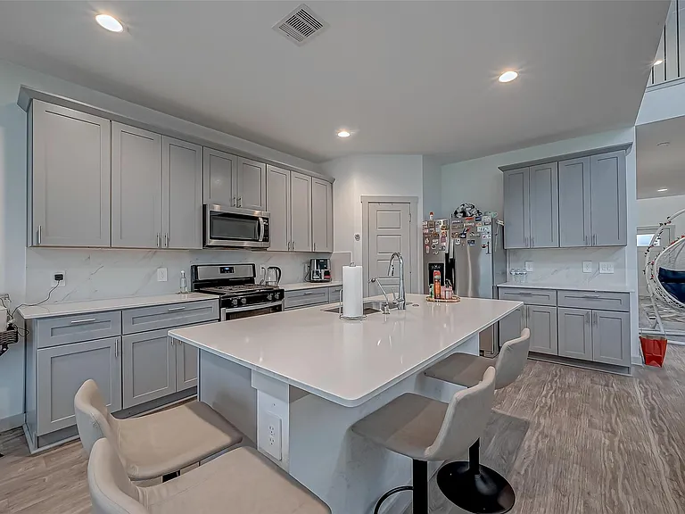 6850 Amber Cliff Ln — Photo 22