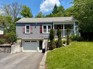 105 Periwinkle Ln, Stroudsburg, PA 18360
