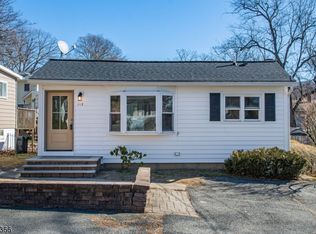 115 Windsor Ave, Hopatcong, NJ 07843