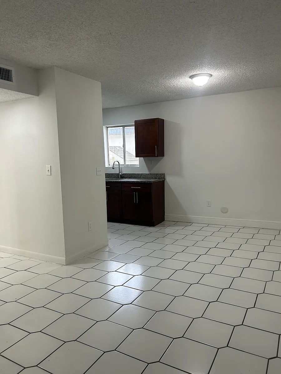 Building Photo - 10765 SW 4th St #5