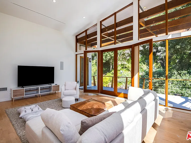 3600 Mandeville Canyon Rd — Photo 8