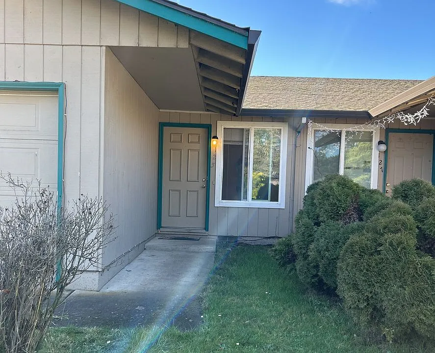 125-27 NE Kingwood Dr