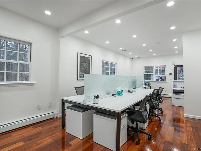 49 Conklin Ave — Photo 6