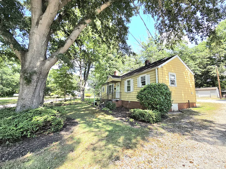 138 Woodland Dr — Photo 2