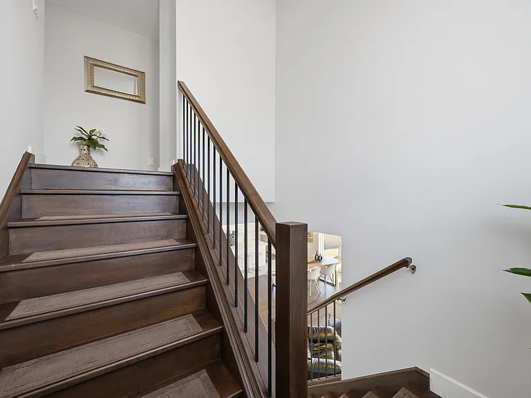 1615 Sandridge Ln — Photo 29