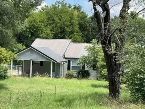 109 S Main St, Bulls Gap, TN 37711