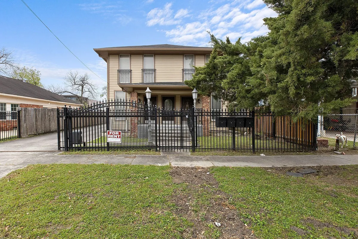 Building Photo - 4306 Wilmer St #2
