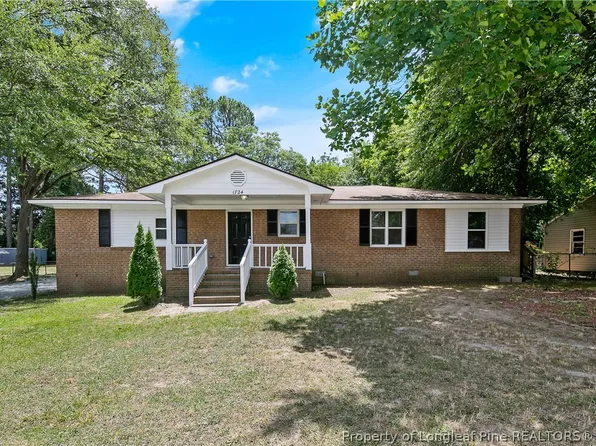 1724 Englewood Dr, Fayetteville, NC 28312