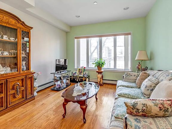 3rd image of 2540 38th St #2A