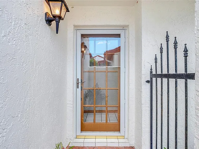 136 Florida Shores Blvd — Photo 3