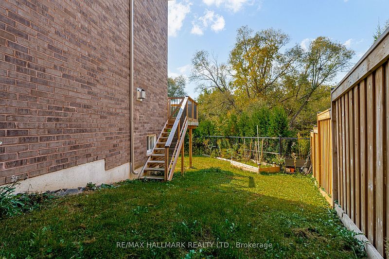 Ajax Townhouse for rent - 3 Bedrooms — photo 36