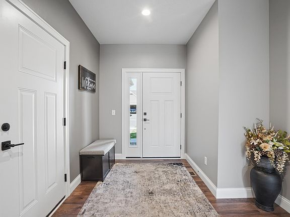 5th image of 4614 Landmark Dr NE