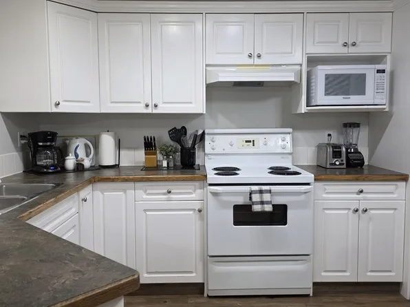 5510 Kerry Wood Dr #201, Red Deer, AB T4N 7A1