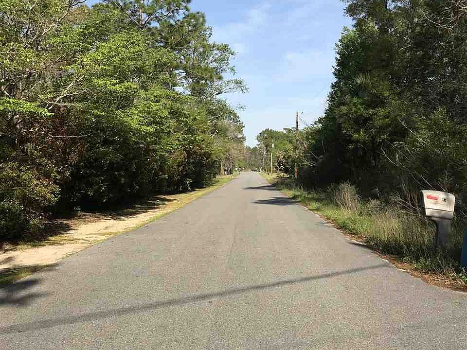 1st image of 61 Russell Dr