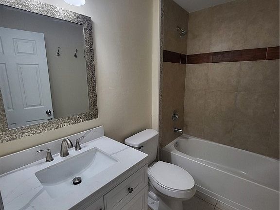 3rd image of 4701/4703 SW 8th Pl