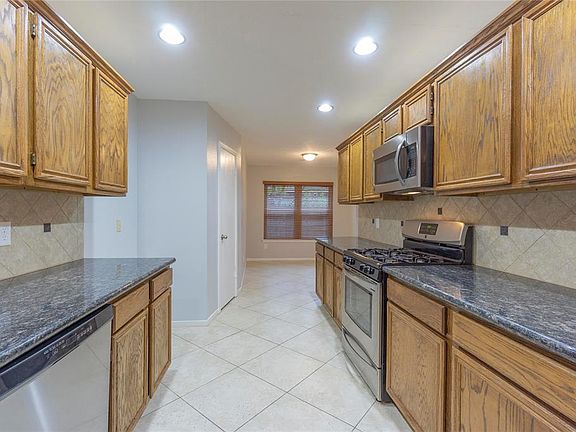 4th image of 4914 Cloverfield Dr