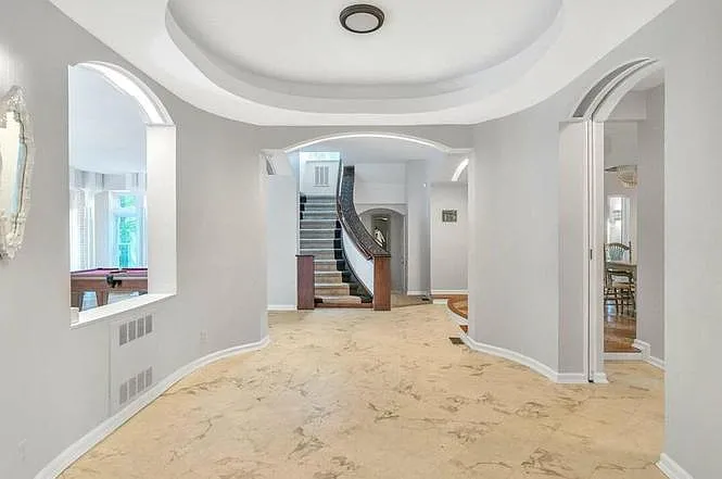 5 bed, 4.5 bath, 4290 sqft, $9,000 — Photo 3