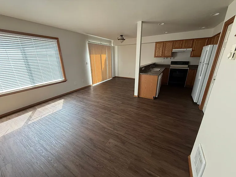 205-211 Thompson Pl — Photo 3