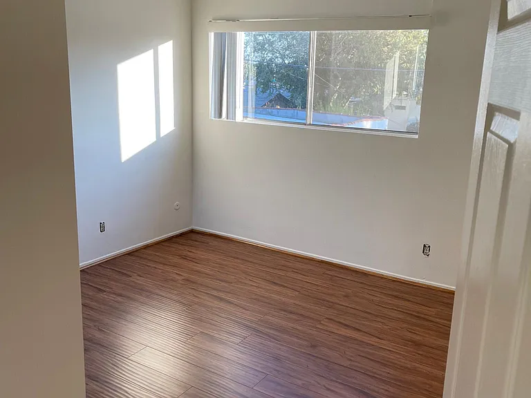 521 N Hill Ave #10 — Photo 8