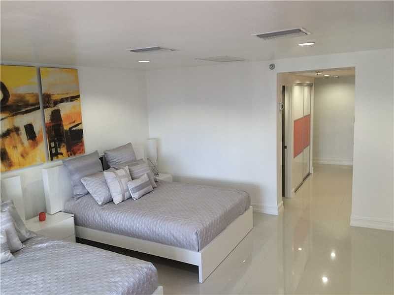 1st image of 19201 Collins Av #1130