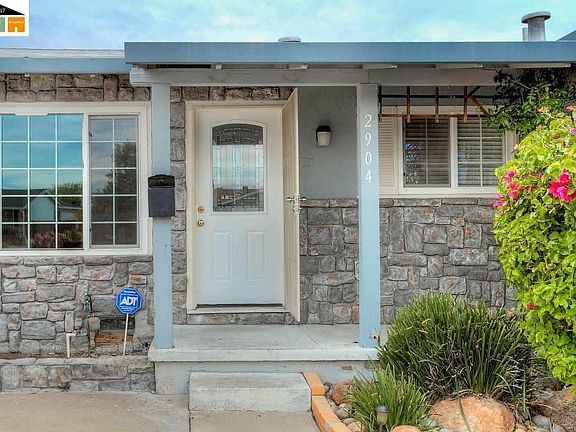 2nd image of 2904 N Francisco Way
