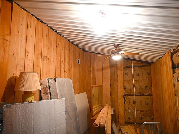 4th image of 305 Pecan Dr