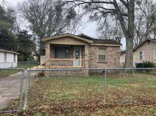 59 10th Ave, Chickasaw, AL 36611