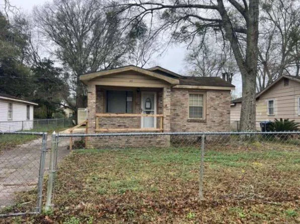 59 10th Ave, Chickasaw, AL 36611