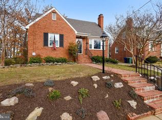 1727 Oakcrest Dr, Alexandria, VA 22302