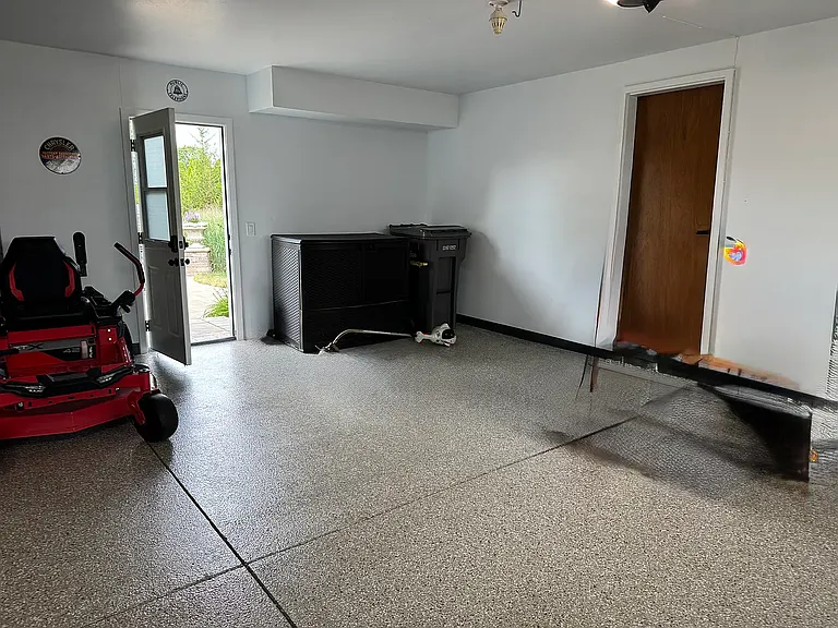 W186S8605 Douglas Dr — Photo 3
