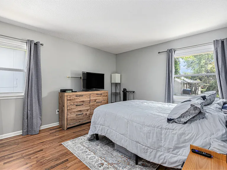 6704 Lakeshore Dr — Photo 15