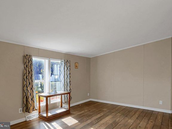 4th image of 240 Limekiln Rd
