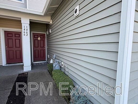 3rd image of 1462 51st Pl NE