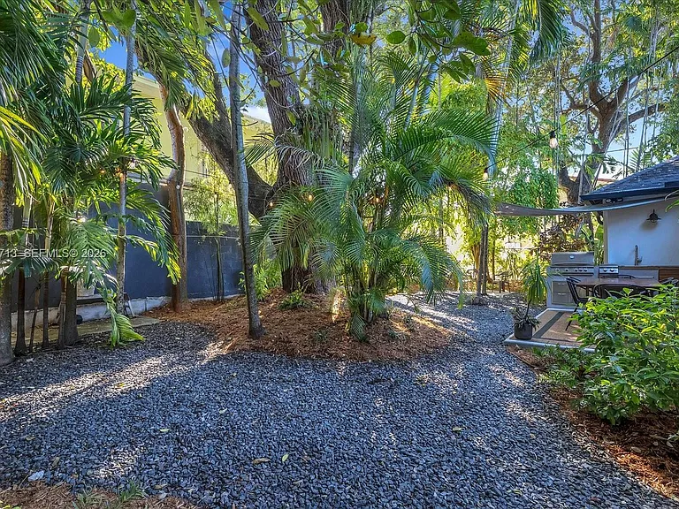 8225 NE 8th Ct — Photo 35