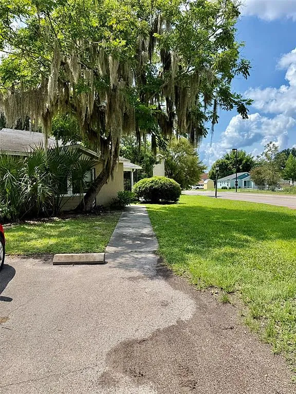 3 bed, 1.0 bath, 1098 sqft, $1,575 — Photo 2