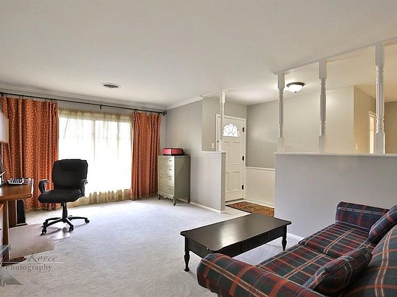 4th image of 890 Harwell St