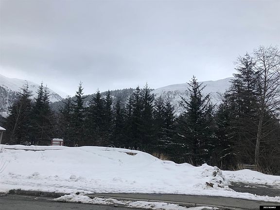 3rd image of 2101 Crow Hill Dr