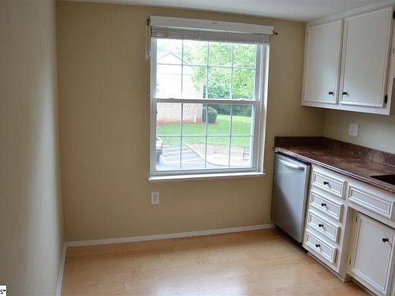 2nd image of 925 Cleveland St Unit 106